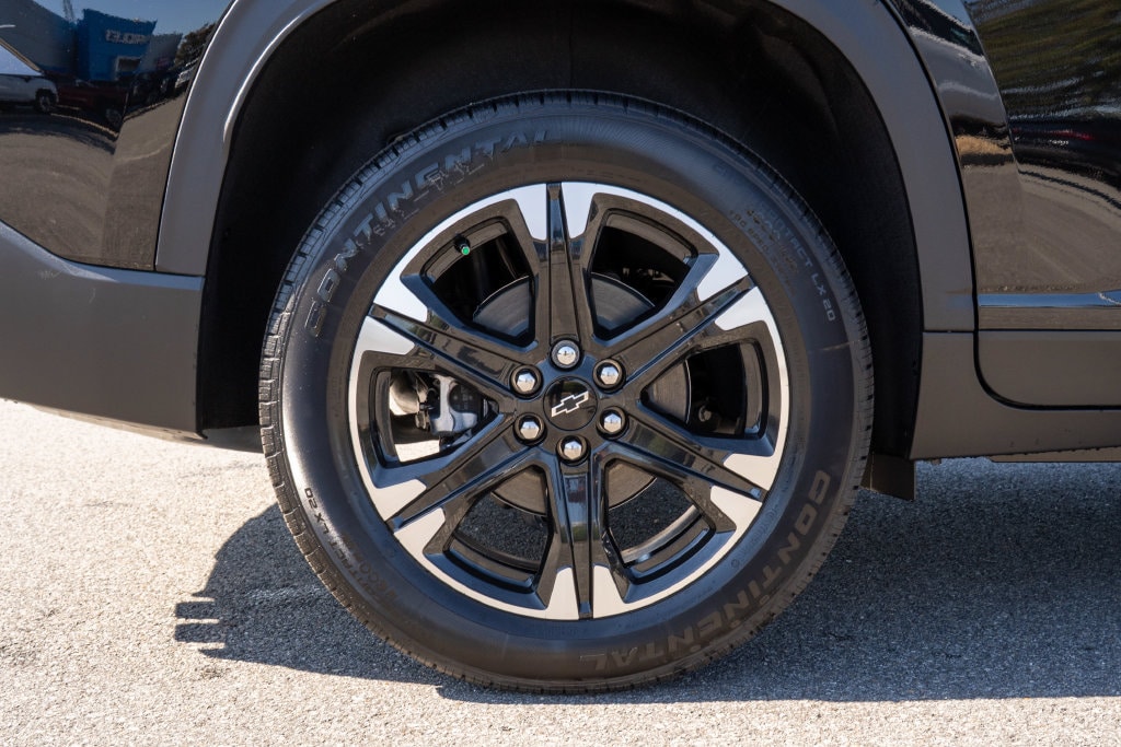 2027 Chevrolet Traverse LT - Photo 32