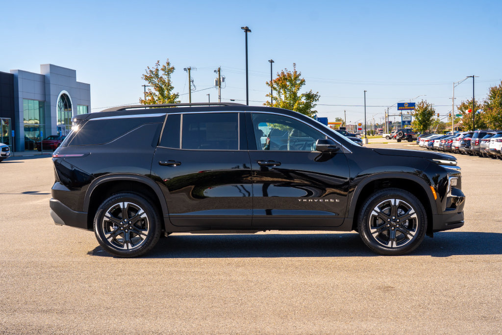 2027 Chevrolet Traverse LT - Photo 8