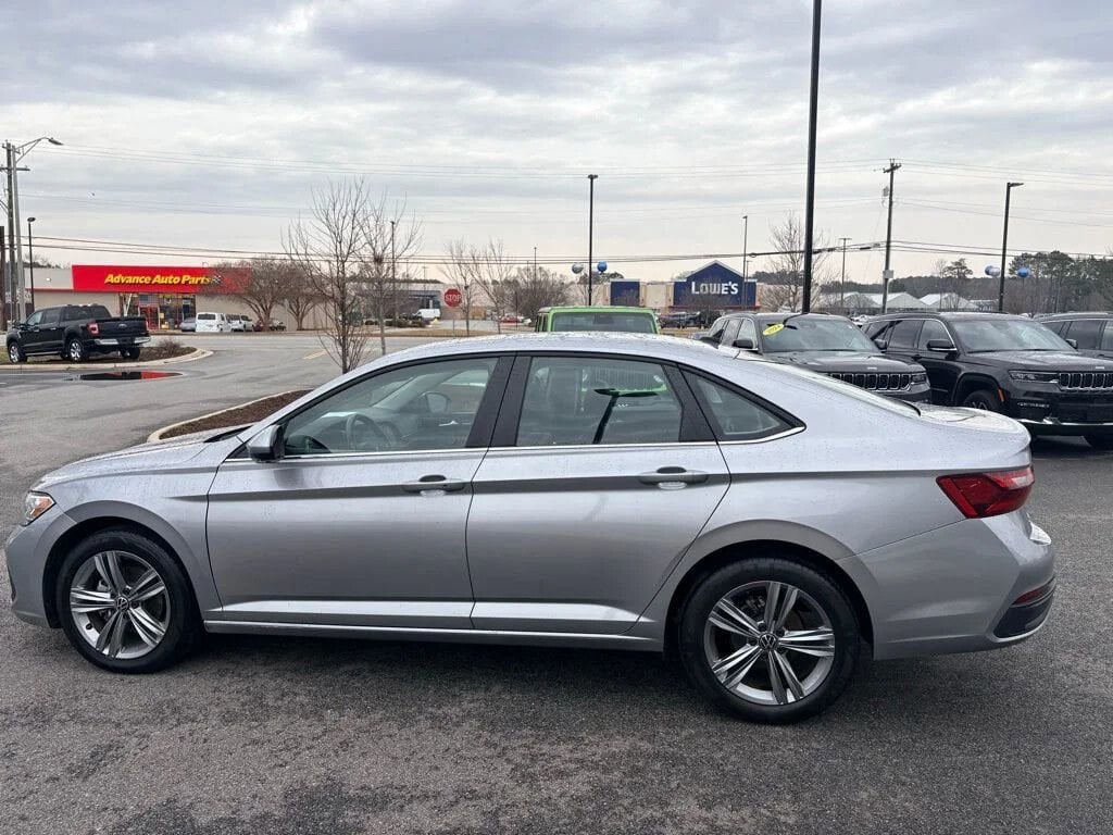 2024 Volkswagen Jetta SE - Photo 6