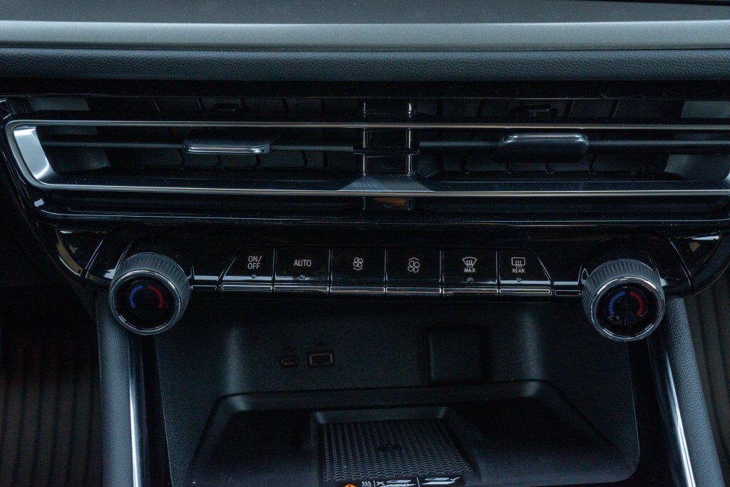 2027 Chevrolet Traverse LT - Photo 19