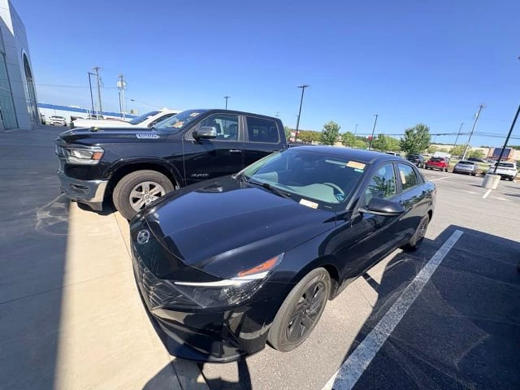 Used 2023 Hyundai Elantra Hybrid Blue Sedan