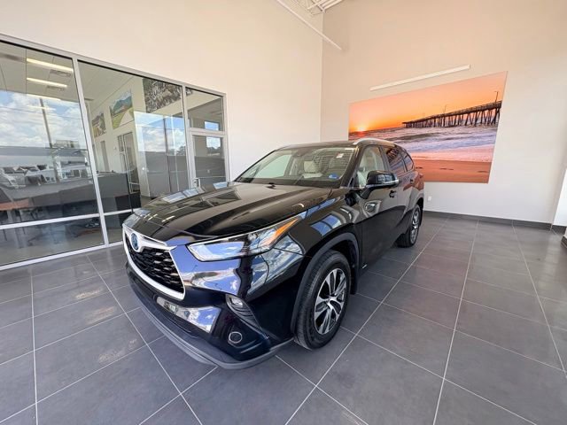 2023 Toyota Highlander Hybrid XLE AWD's photo