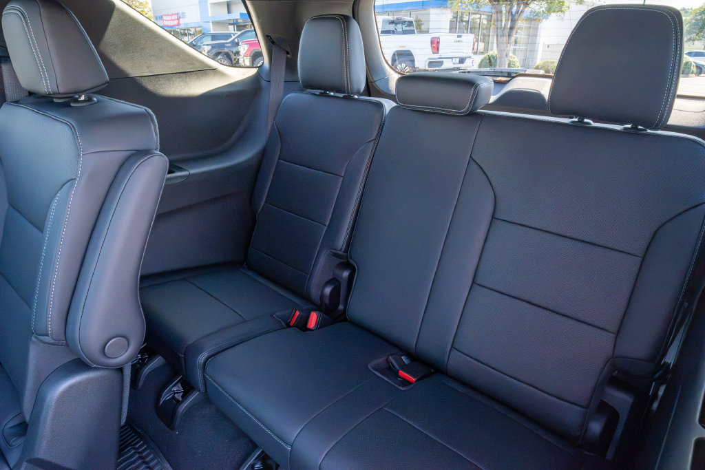 2027 Chevrolet Traverse LT - Photo 15