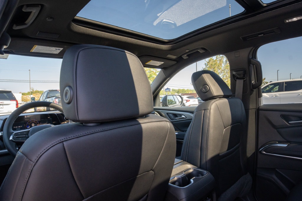 2027 Chevrolet Traverse LT - Photo 13