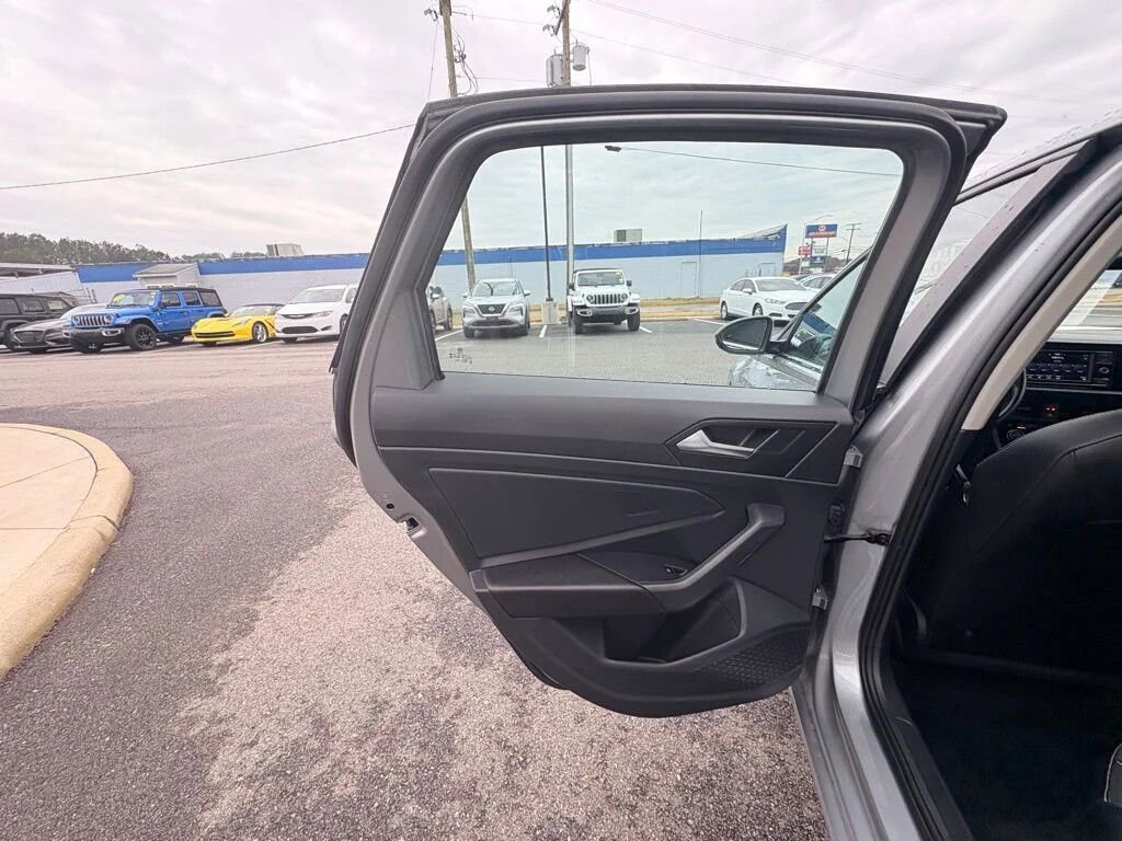 2024 Volkswagen Jetta SE - Photo 27