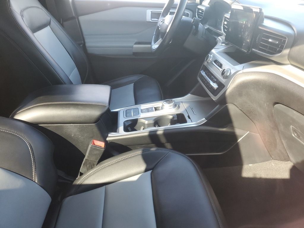 2022 Ford Explorer XLT photo 3