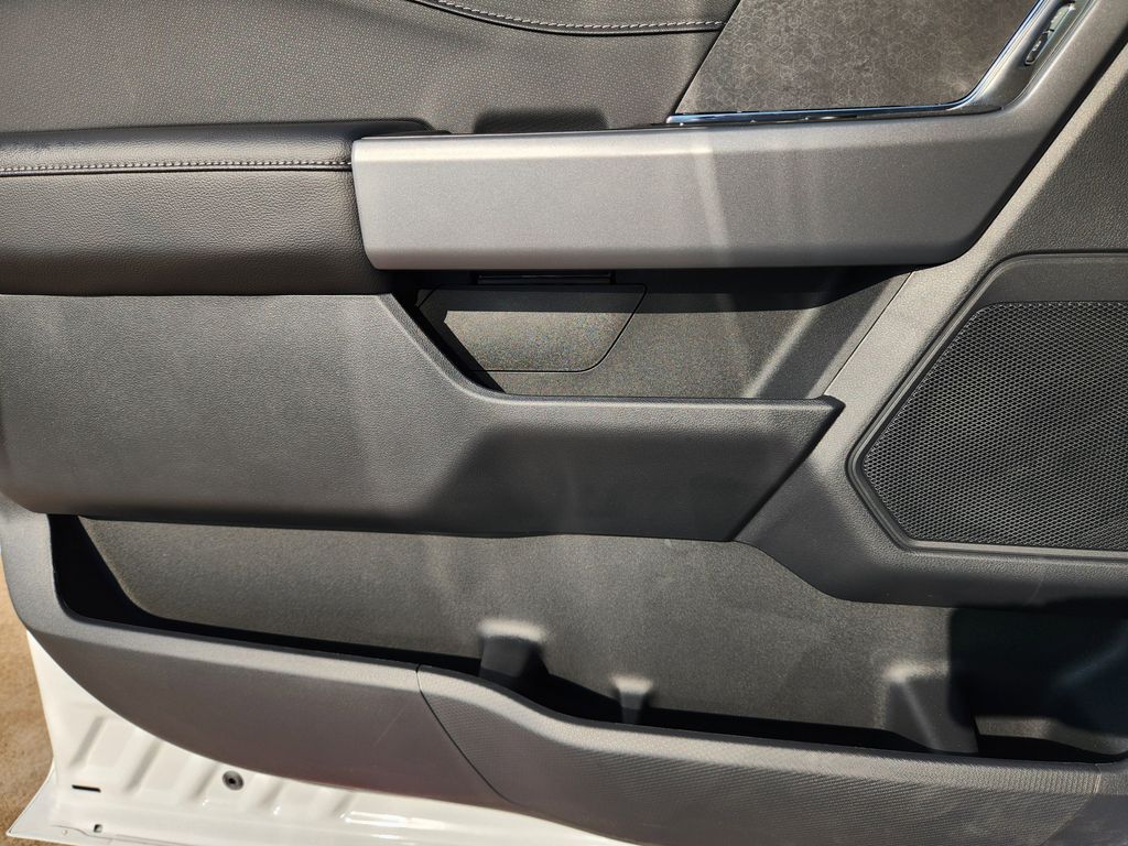 2025 Ford F-150 XLT - Photo 16