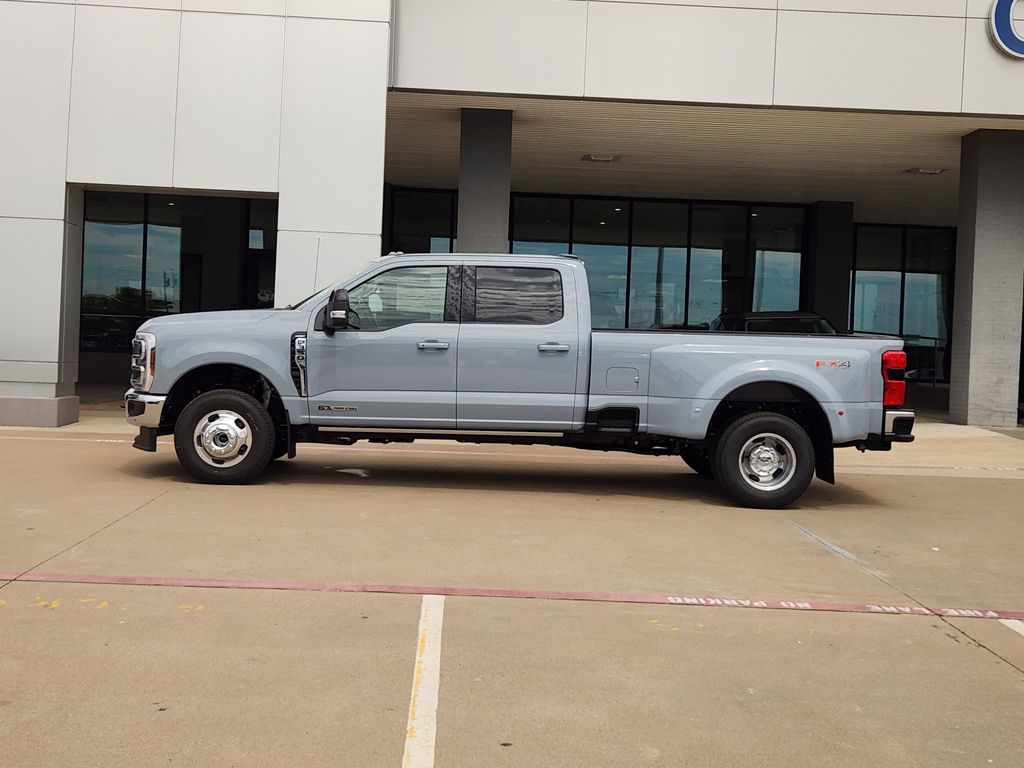 2025 Ford F-350 Lariat photo 3