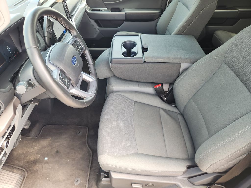 2025 Ford F-150 XLT - Photo 12