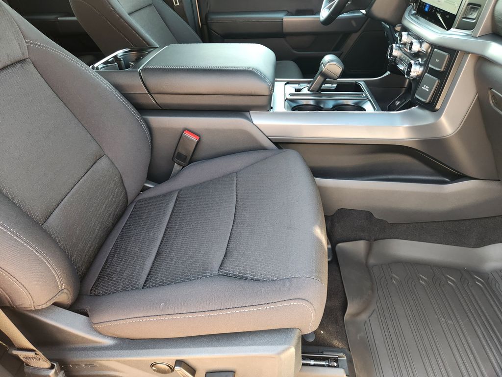 2025 Ford F-150 XLT - Photo 10