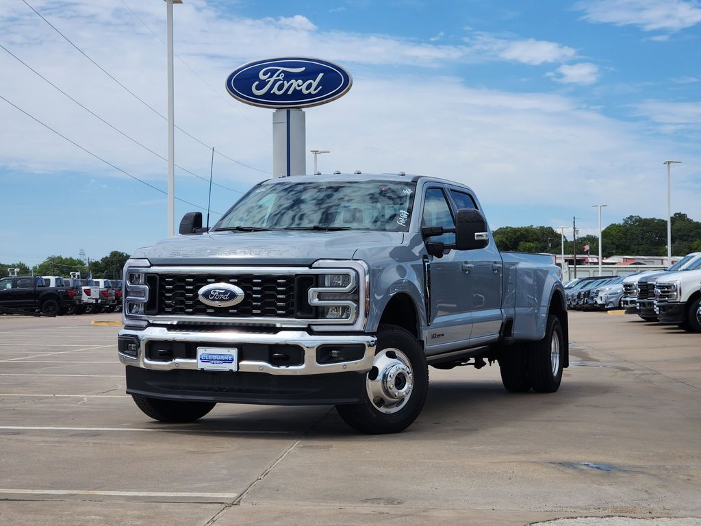 2025 Ford F-350 Lariat photo 2