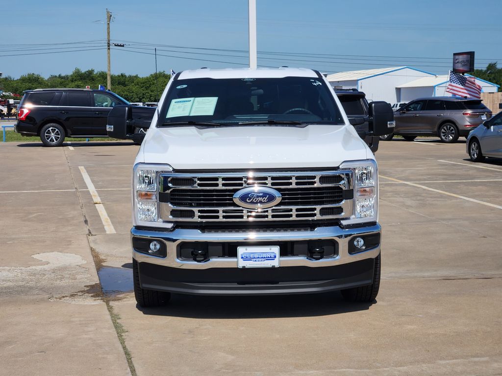 2025 Ford F-250 photo 2