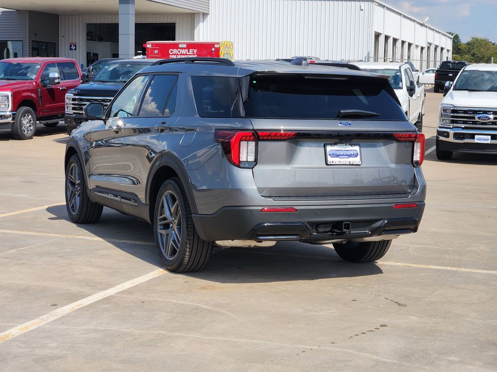 2025 Ford Explorer ST-Line photo 4