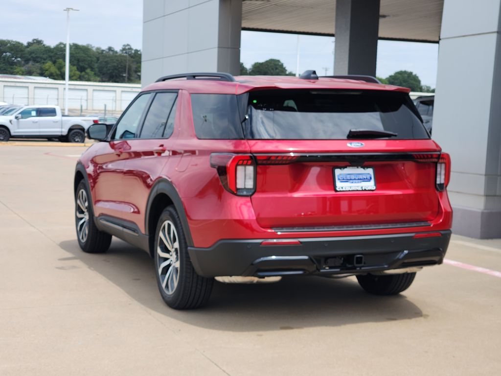 2025 Ford Explorer ST-Line photo 2