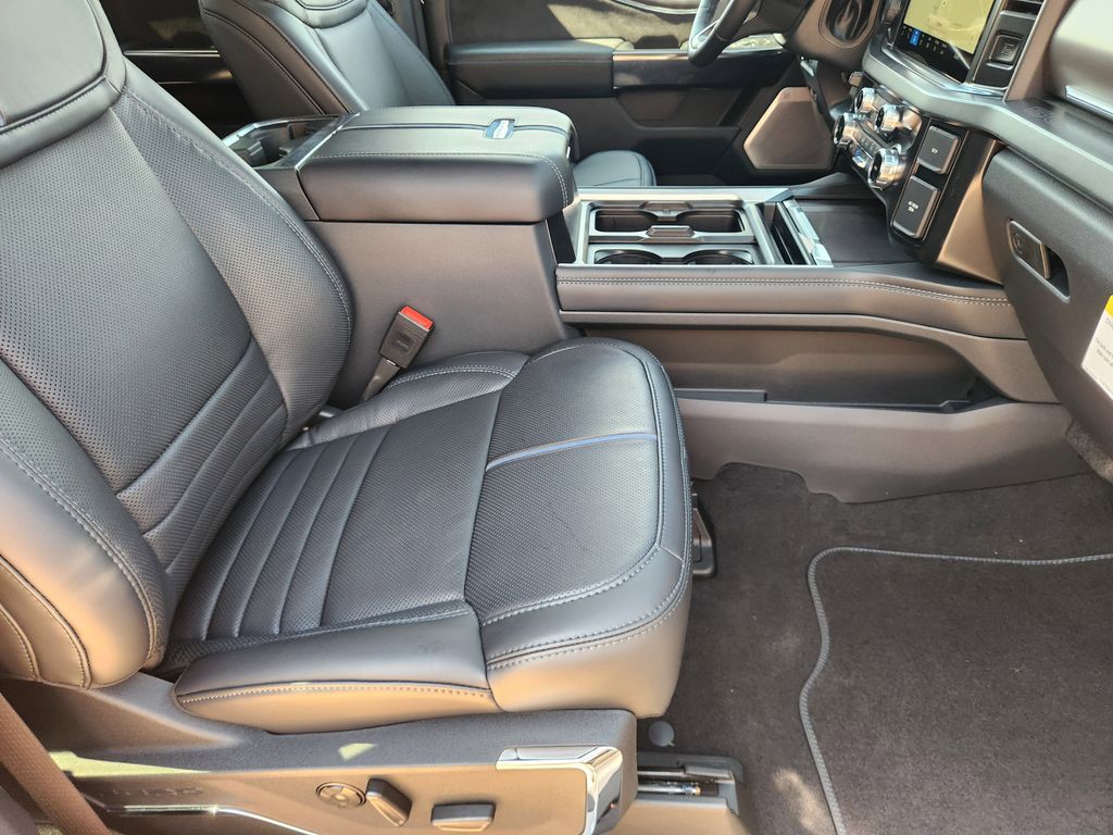 2026 Ford F-350 Super Duty Platinum - Photo 10