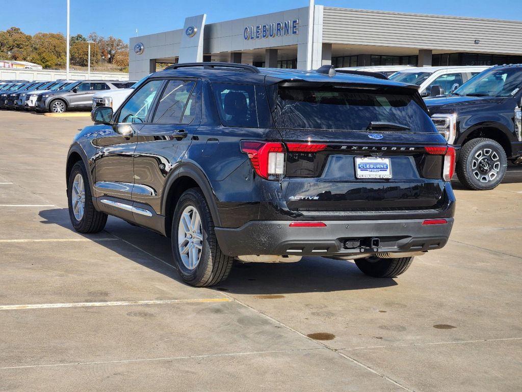 2025 Ford Explorer photo 4