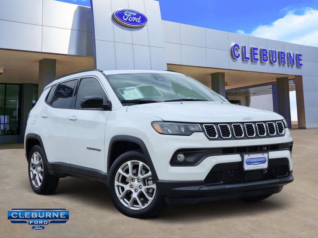 2024 Jeep Compass Latitude Lux 4X4's photo