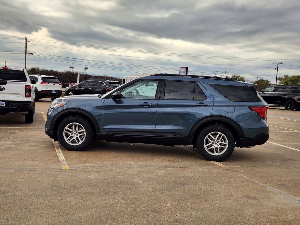 2026 Ford Explorer photo 2