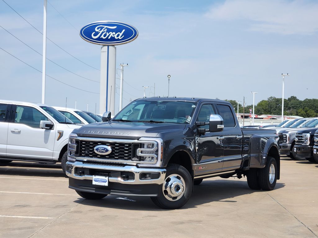 2026 Ford F-350 Lariat photo 2
