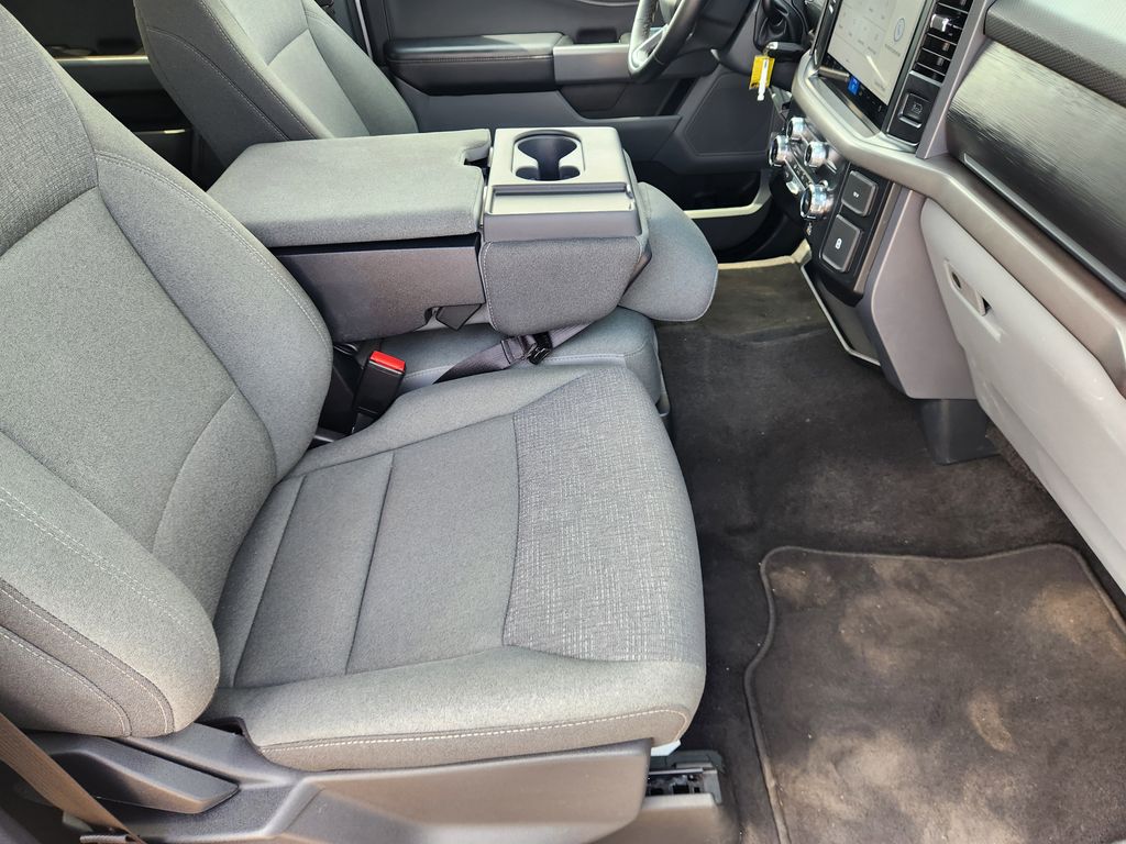 2025 Ford F-150 XLT - Photo 13