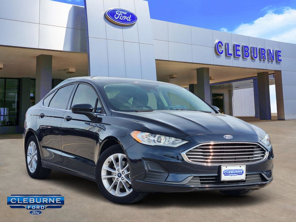 2020 Ford Fusion SE's photo