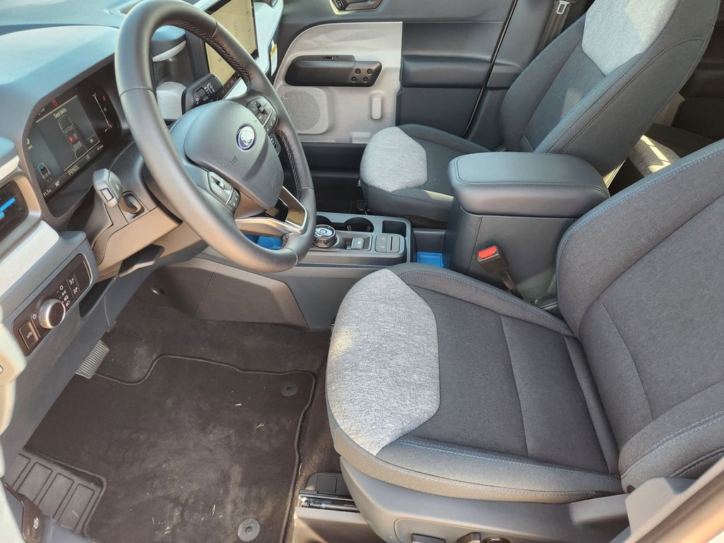 2025 Ford Maverick XLT - Photo 9