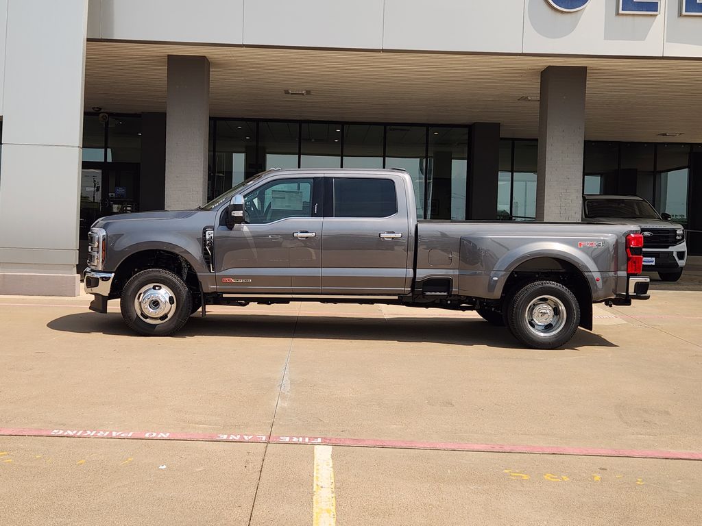 2026 Ford F-350 Lariat photo 3