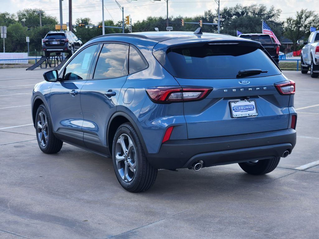 2026 Ford Escape ST-Line photo 4