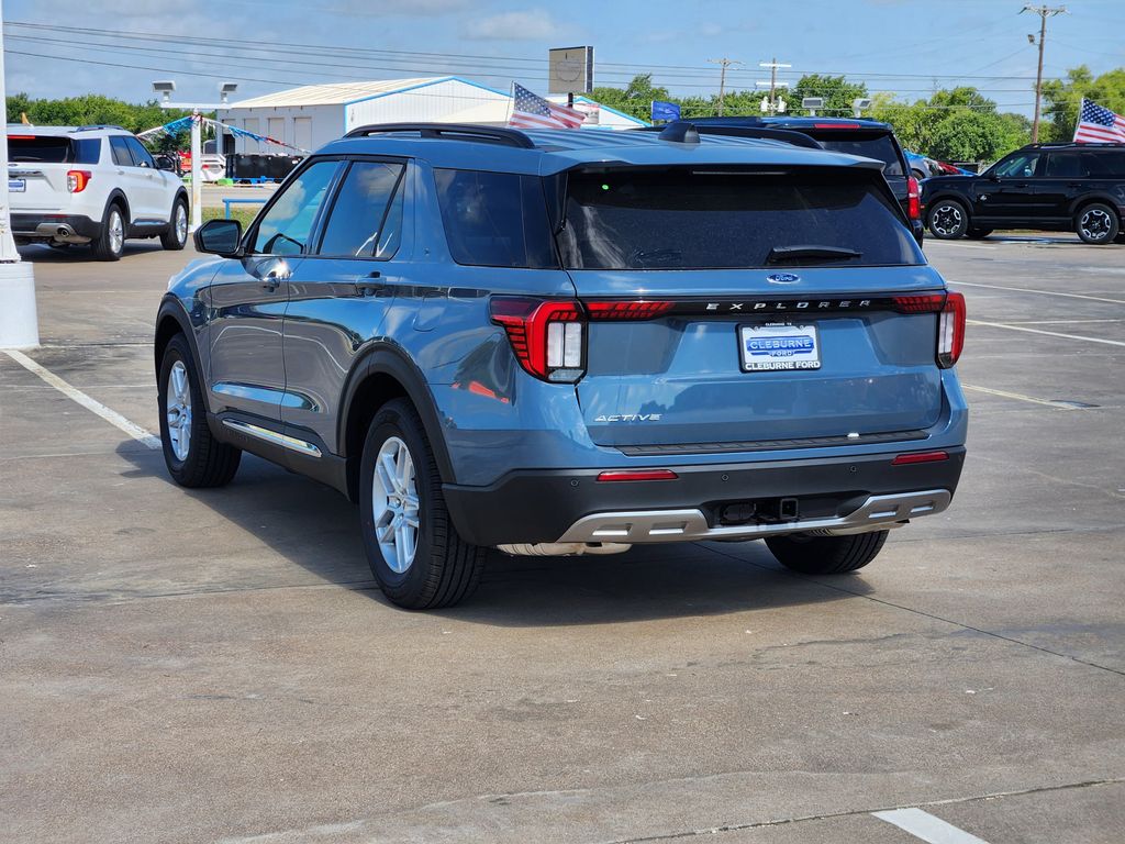 2025 Ford Explorer photo 4