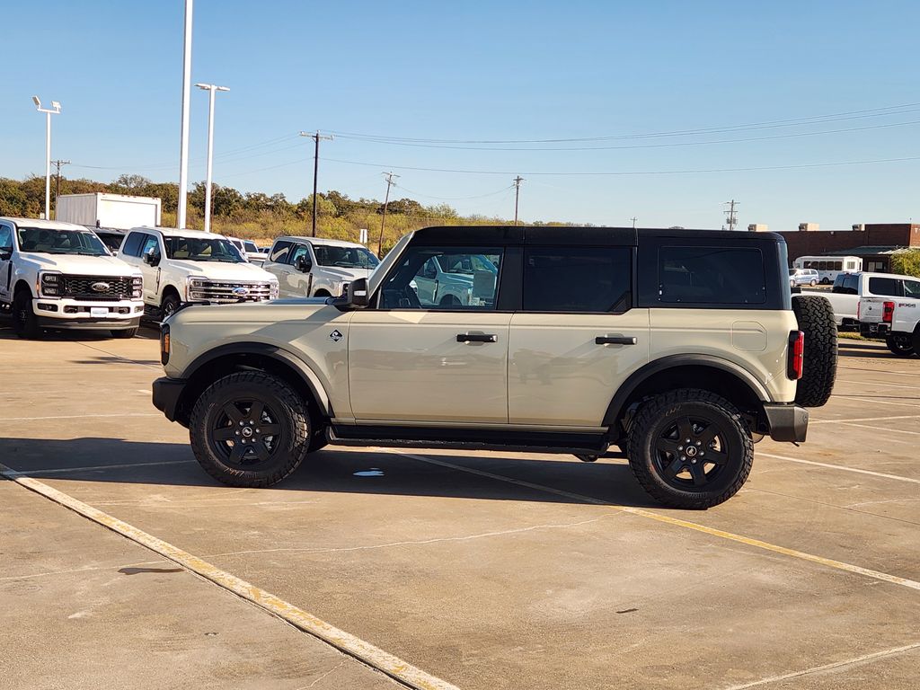 2025 Ford Bronco Outer Banks photo 2