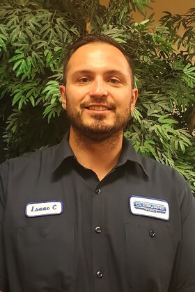 Staff member Isaac from 11d688929550