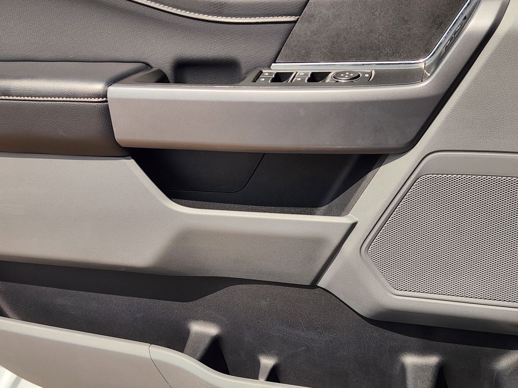 2025 Ford F-150 XLT - Photo 22