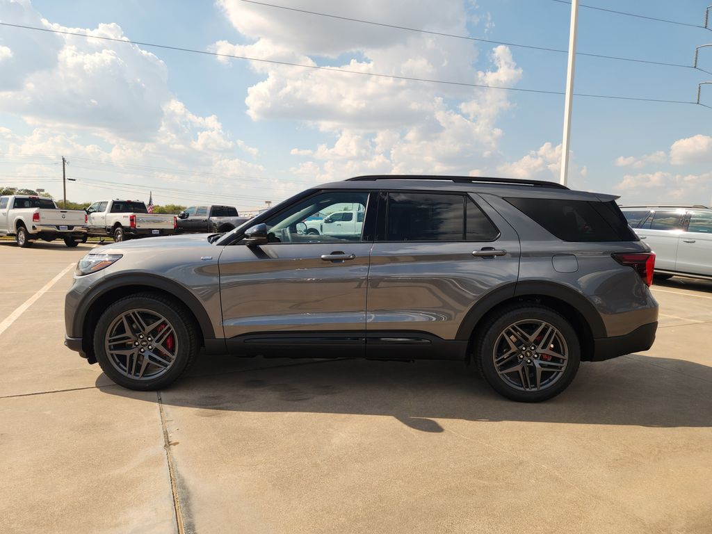 2025 Ford Explorer ST-Line photo 3