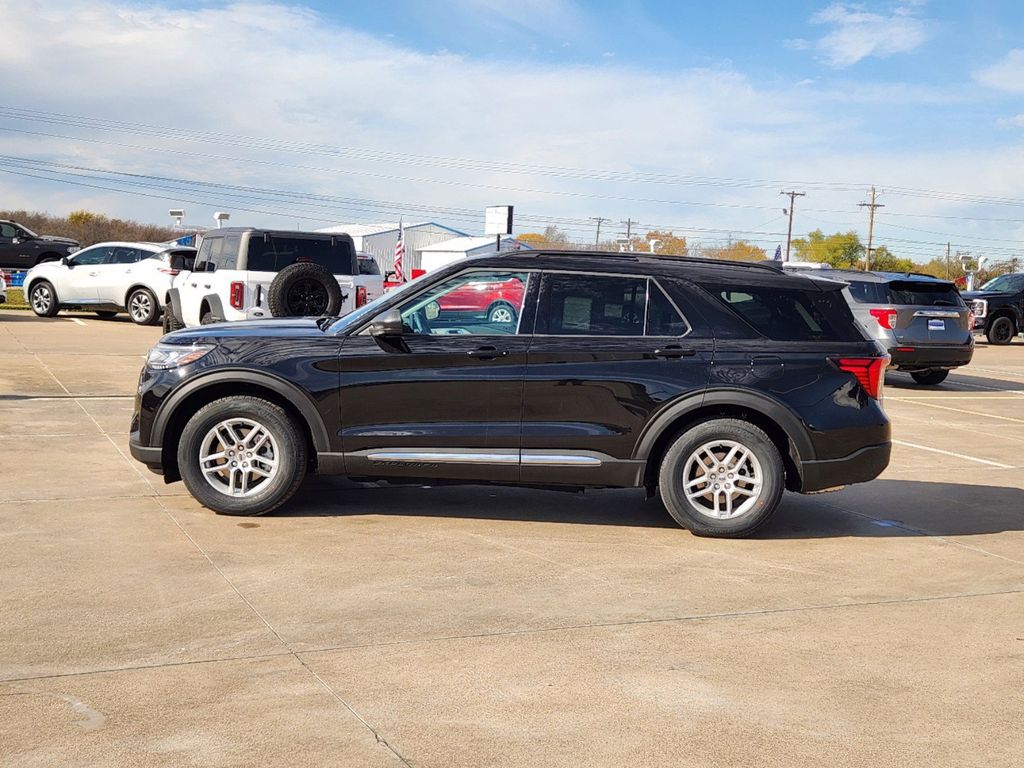 2025 Ford Explorer photo 3