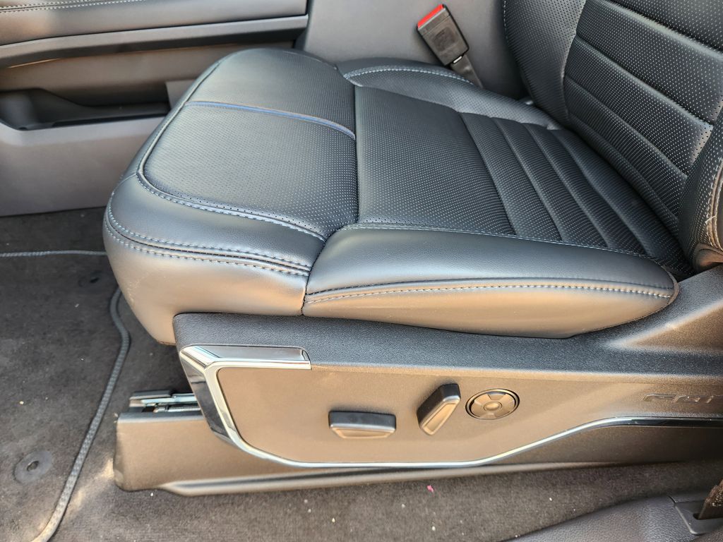 2026 Ford F-350 Super Duty Platinum - Photo 17