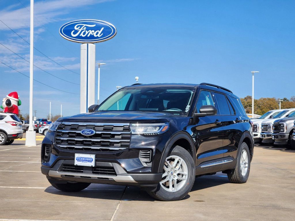 2025 Ford Explorer photo 2
