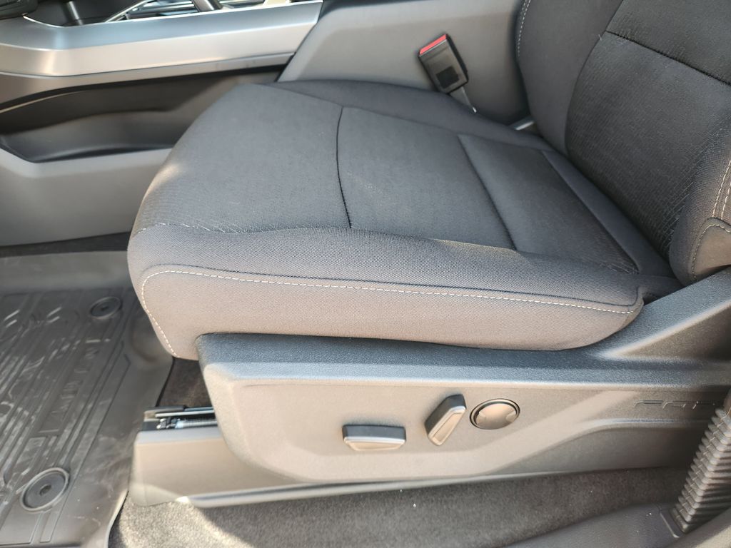 2025 Ford F-150 XLT - Photo 17