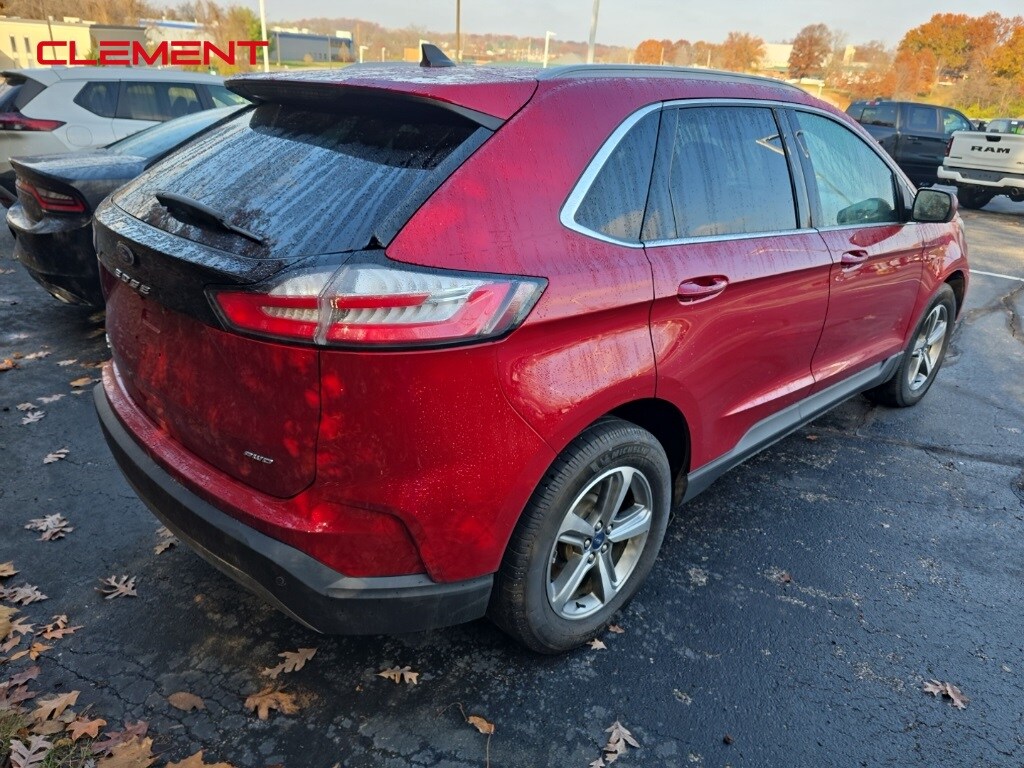 2022 Ford Edge SEL photo 2