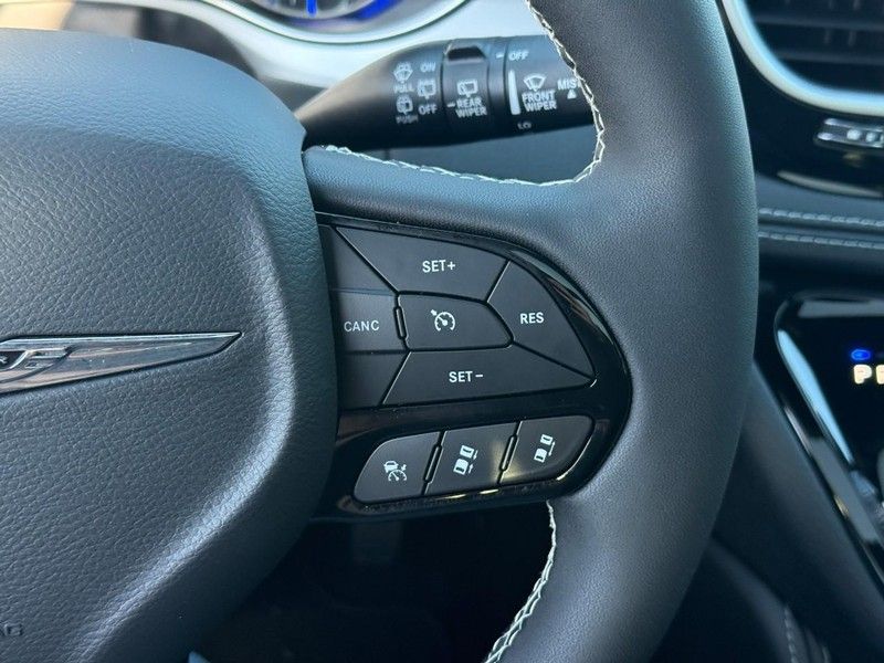 2026 Chrysler Pacifica Limited - Photo 16