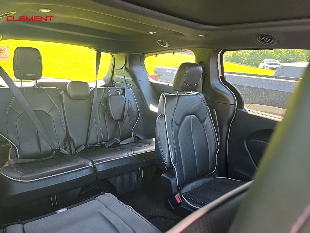 Used 2025 Chrysler Pacifica Limited Van Passenger Van