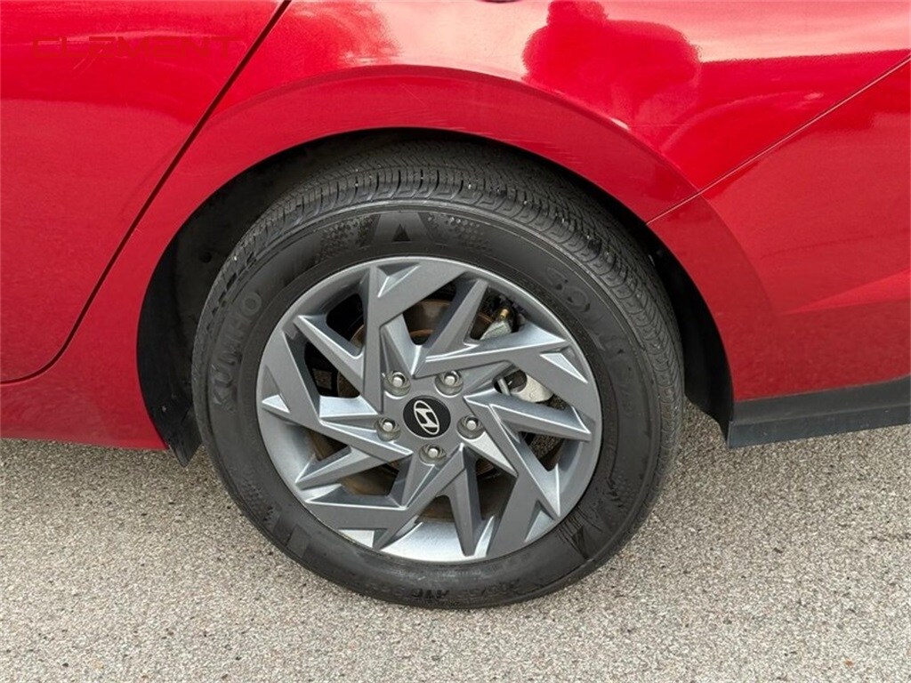 2024 Hyundai Elantra SEL photo 4