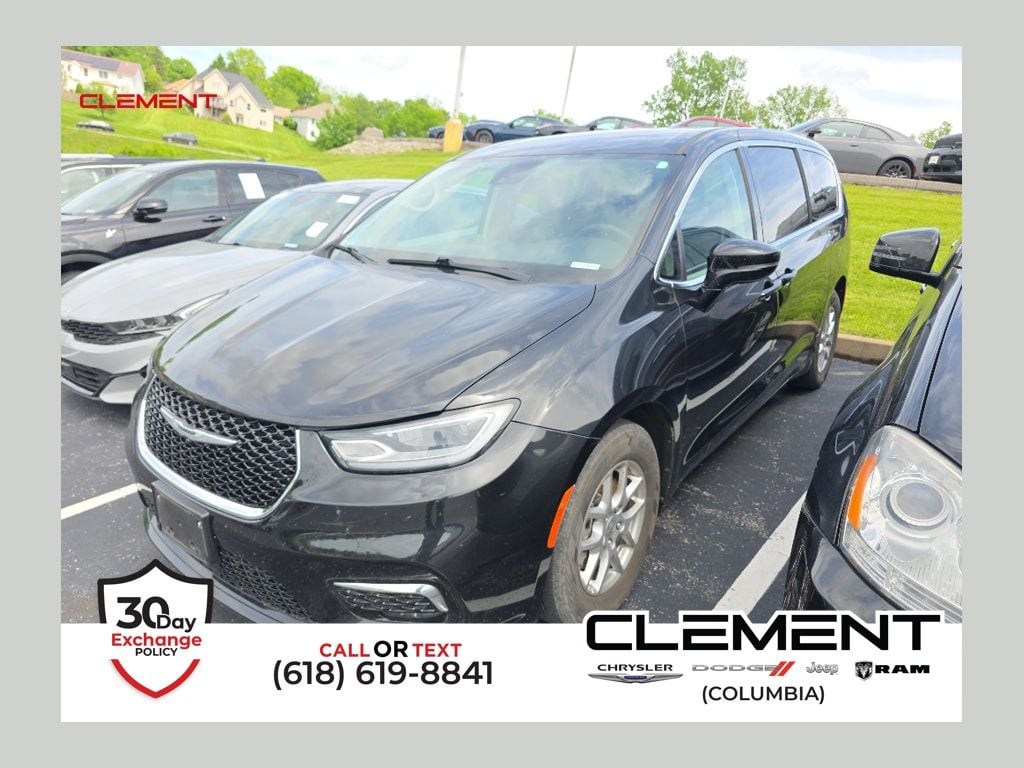 2024 Chrysler Pacifica Touring L's photo