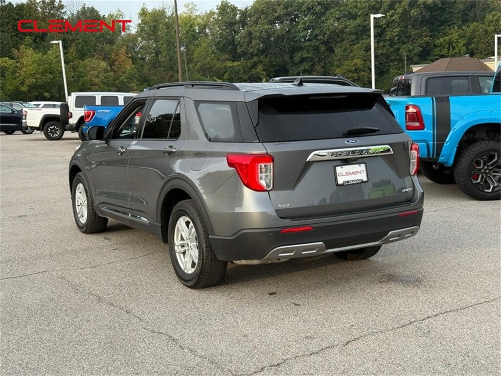 2023 Ford Explorer XLT photo 3