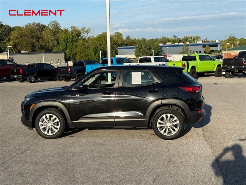 2023 Chevrolet Trailblazer LS photo 2