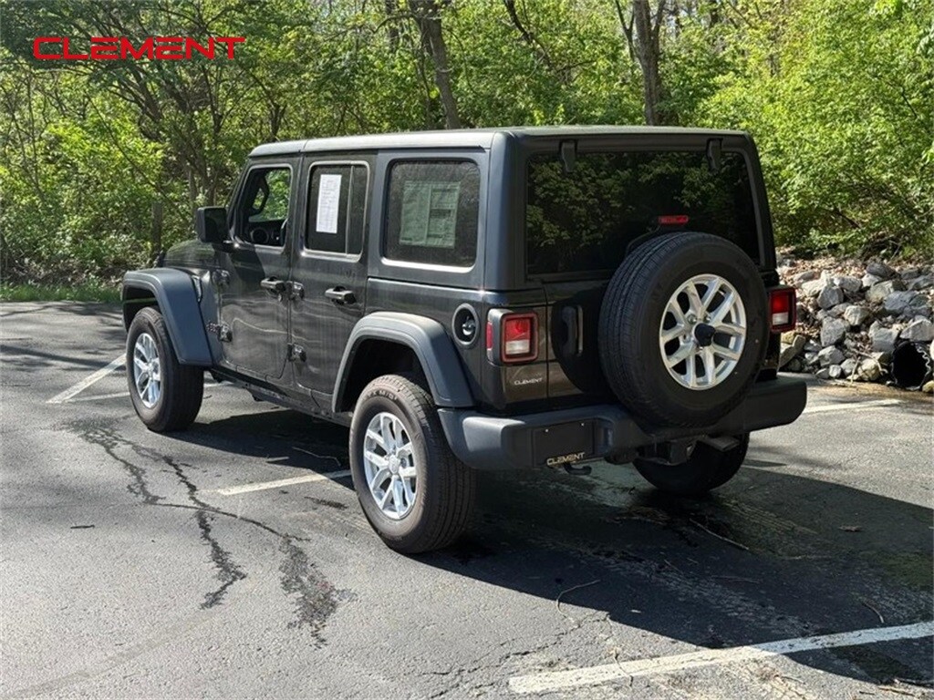 2023 Jeep Wrangler Unlimited Sport photo 3
