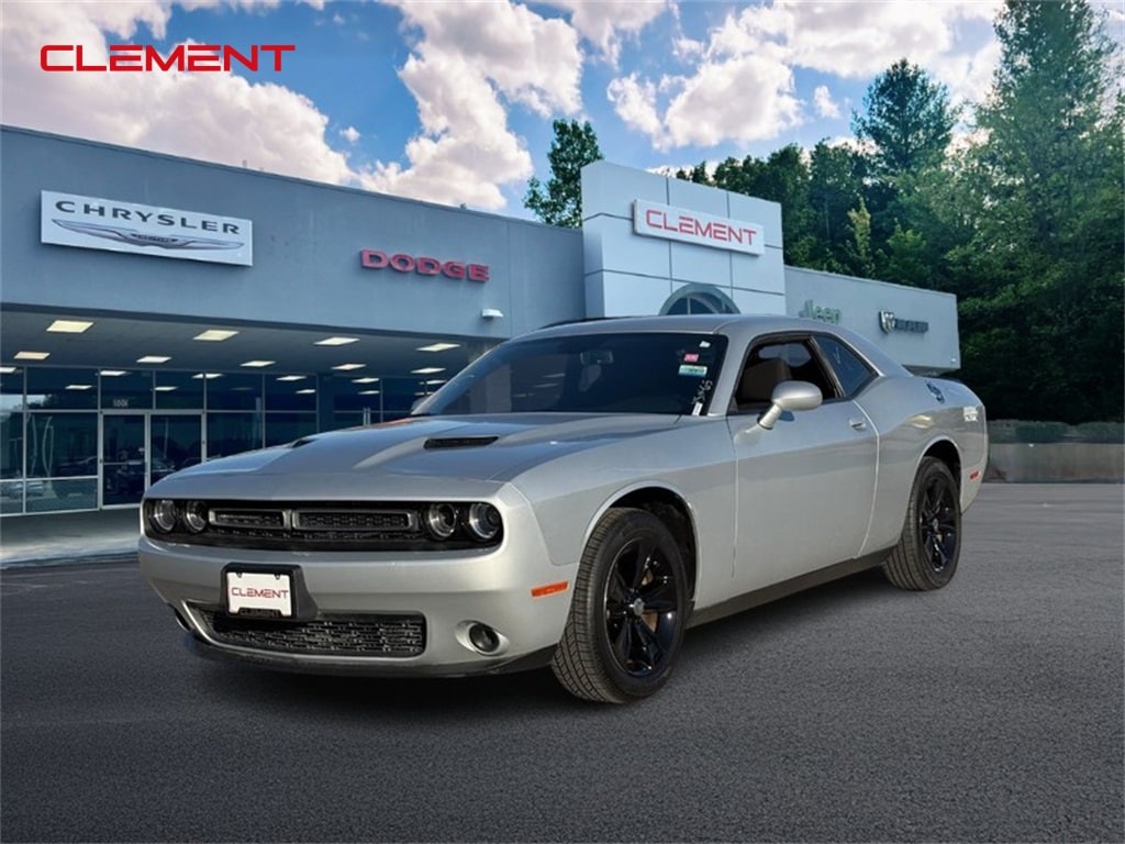 2023 Dodge Challenger SXT's photo