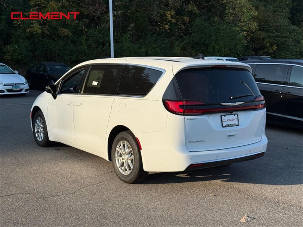 New 2026 Chrysler Pacifica Select Passenger Van