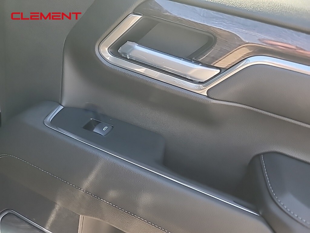 2025 Chevrolet Silverado 1500 LTZ photo 4