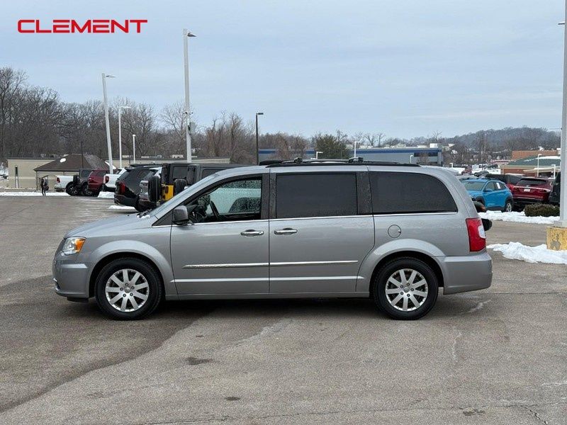 Used 2015 Chrysler Town & Country Touring with VIN 2C4RC1BG8FR755071 for sale in Columbia, IL