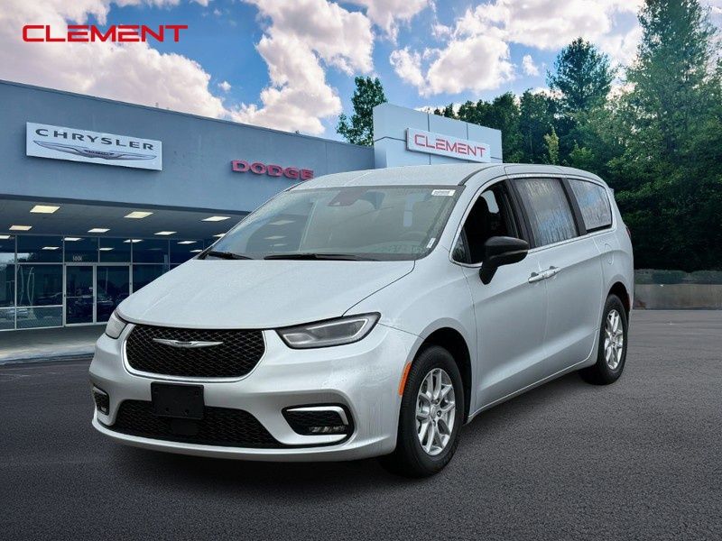 2026 Chrysler Pacifica Select's photo